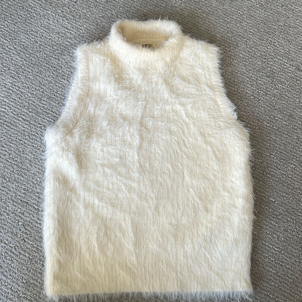 Sleeveless sweater